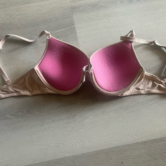 Pink Victoria secret bra - Picture 2 of 2